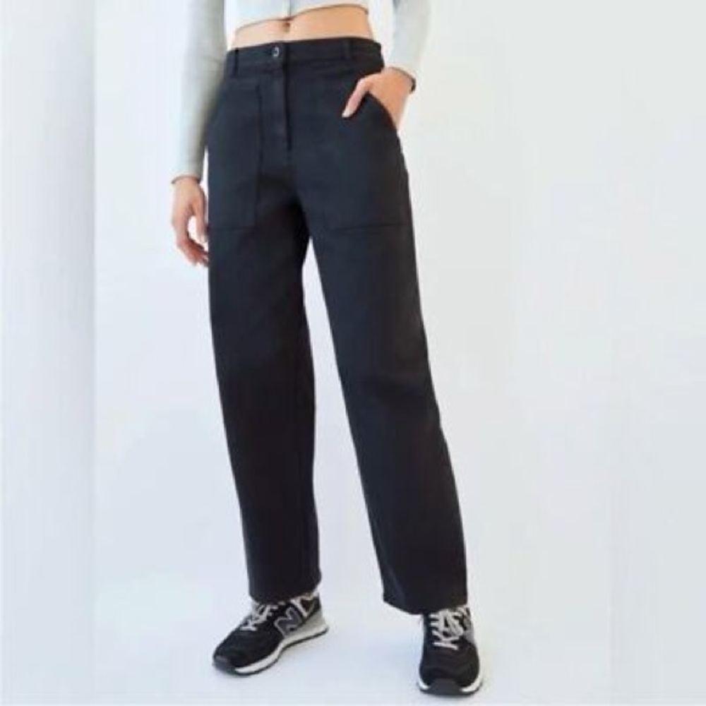 Aritzia Wilfred Free Modern Utility Pants Black Pockets Straight Leg Size 8